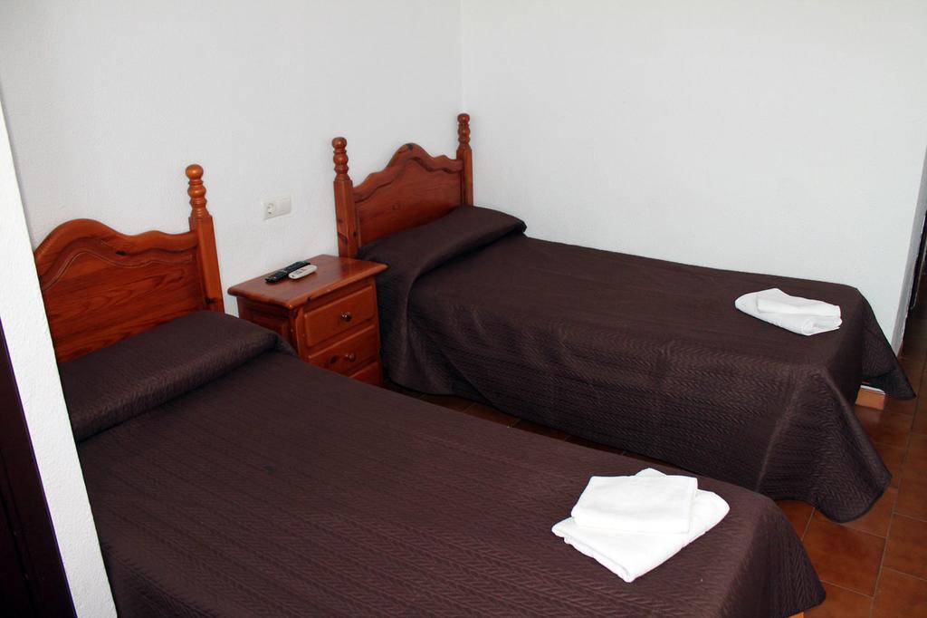 Hostal Montilla Sotogrande Torreguadiaro Eksteriør bilde
