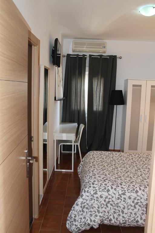 Hostal Montilla Sotogrande Torreguadiaro Eksteriør bilde