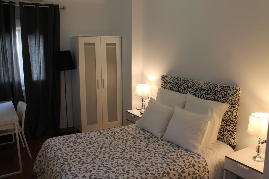 Hostal Montilla Sotogrande Torreguadiaro Eksteriør bilde