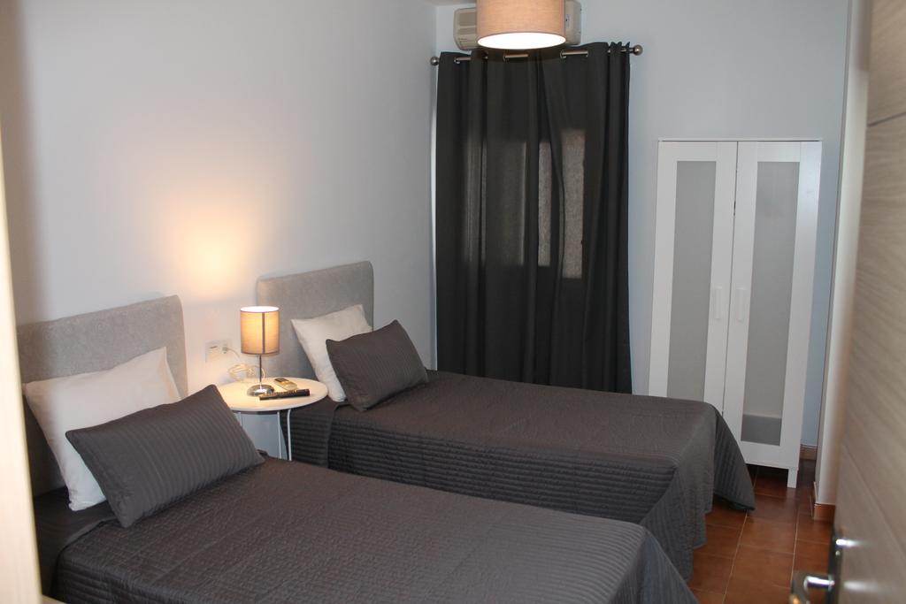 Hostal Montilla Sotogrande Torreguadiaro Eksteriør bilde